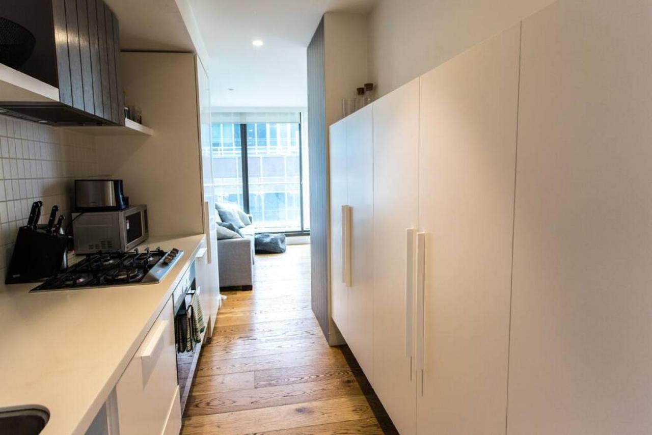 Readyset Apartments At Emerald Melbourne Exterior foto