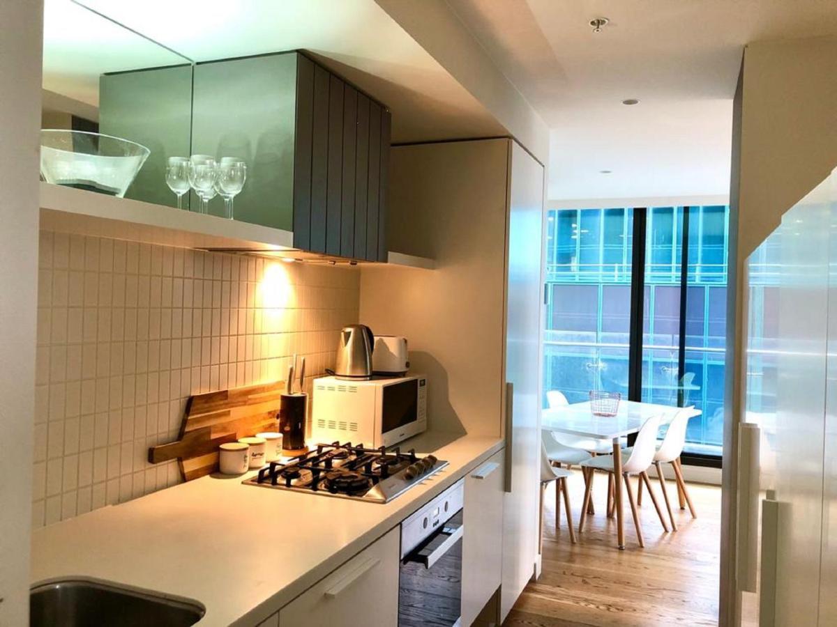 Readyset Apartments At Emerald Melbourne Exterior foto