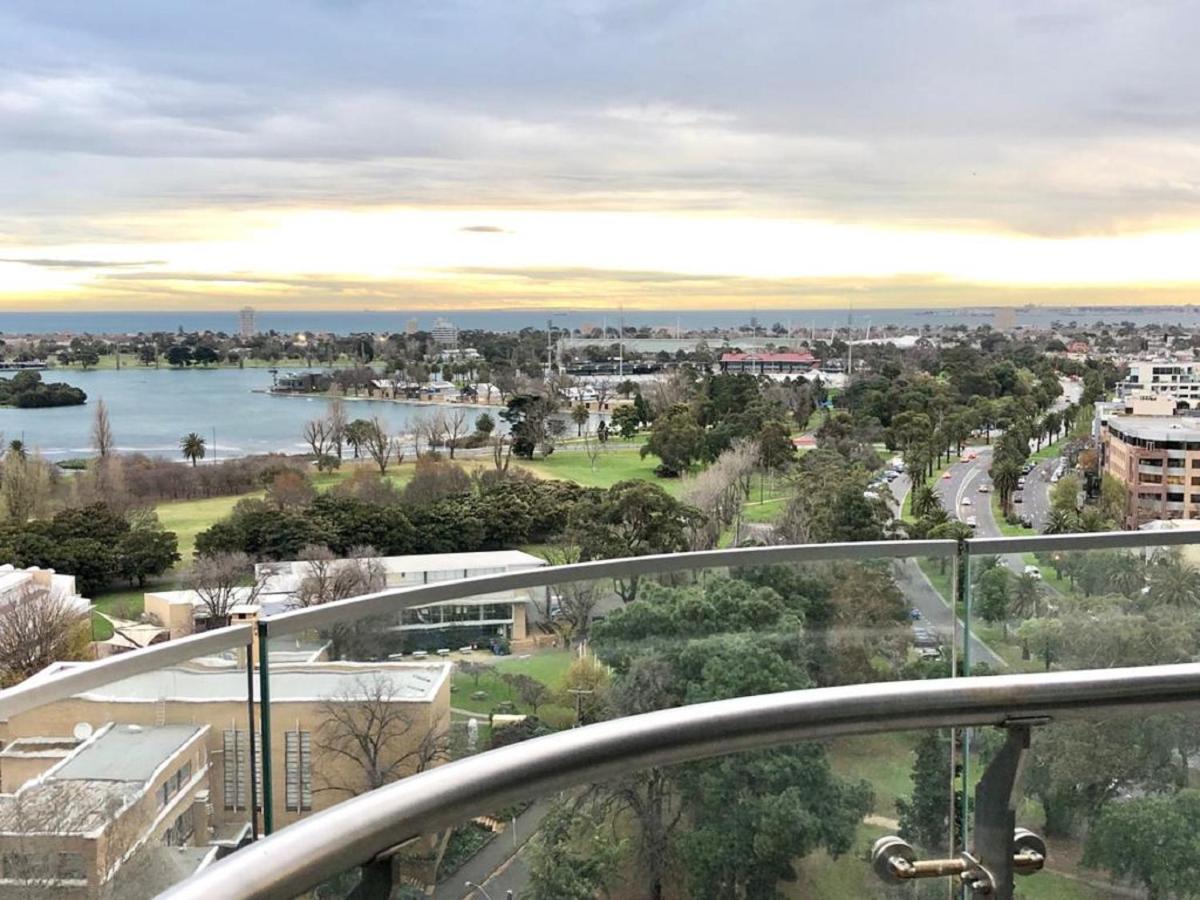 Readyset Apartments At Emerald Melbourne Exterior foto