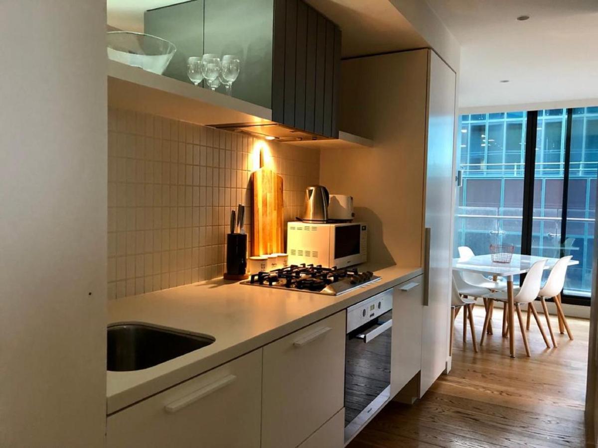 Readyset Apartments At Emerald Melbourne Exterior foto