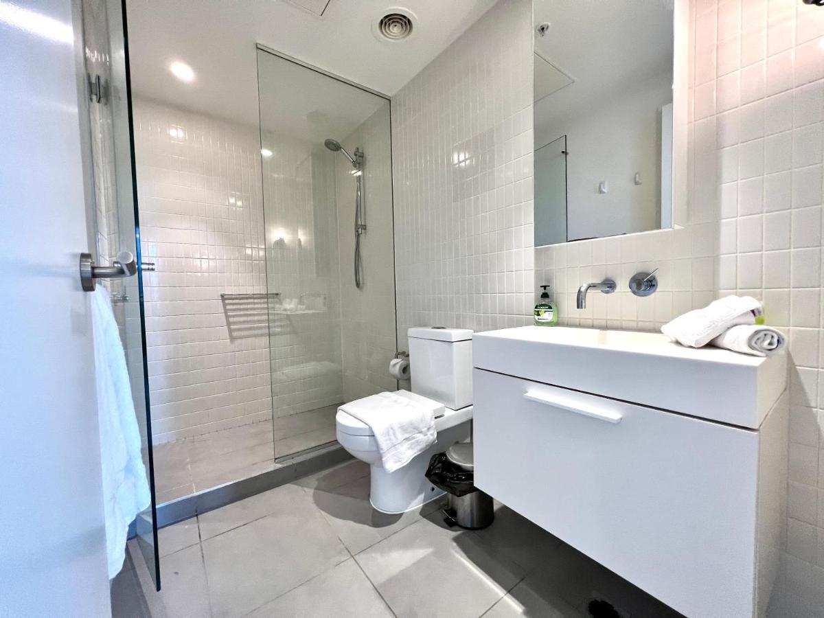 Readyset Apartments At Emerald Melbourne Exterior foto